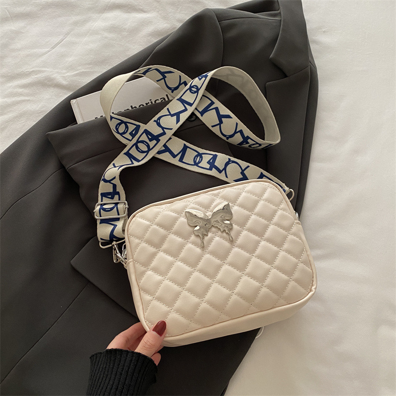 The 2025 new Korean-style fashionable butterfly commuter broadband single-shoulder camera small square women's bag with diamond-patterned embroidery line crossbody details Picture