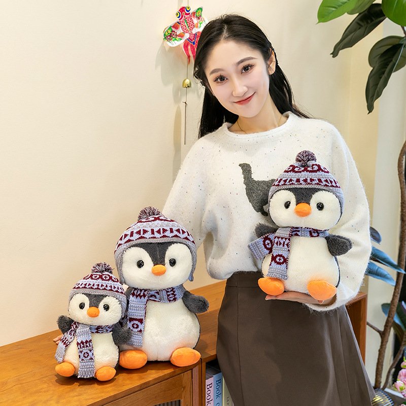 New winter hooded penguin plush toy cartoon penguin doll backpack as a gift for girls and children Application Scenario