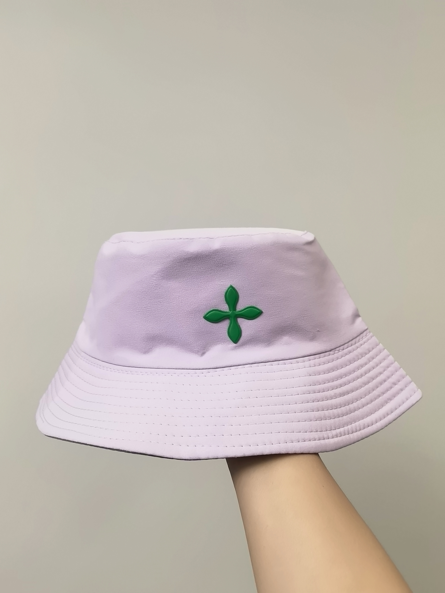 This spring and summer Korean bestseller features a double-sided fisherman's hat with a cross logo. It offers sun protection and is simple, fashionable, versatile, foldable and easy to carry. It is suitable for both men and women, and is available in size 58 for adults. There are eight colors available details Picture