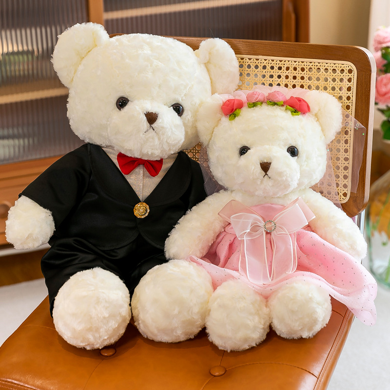 A pair of wedding dolls, a love wedding dress, a bear plush toy for your girlfriend, and a little bear doll as a couple's wedding gift full figure