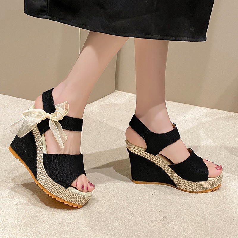 Large-sized 35-42 thick-soled women's sandals for cross-border trade, new summer 2024 style, wedge heels, fairy-like Korean style Application Scenario