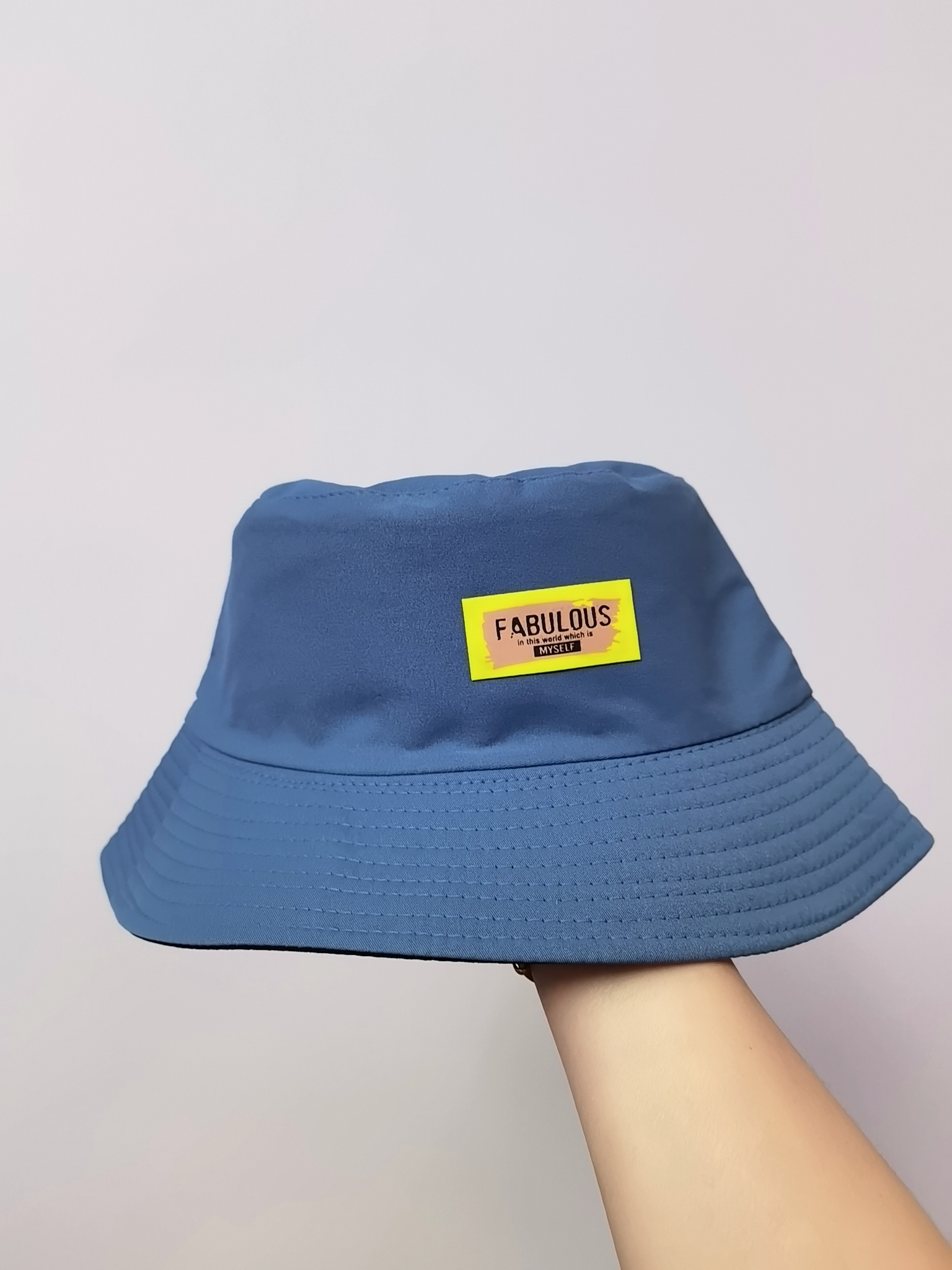 The FABULOUS logo of the Korean version is a bestseller in spring and summer. It can be worn on both sides. It is simple, fashionable and versatile. It is foldable and easy to carry. It is suitable for both men and women. It is available in size 58 for adults and comes in eight colors Application Scenario