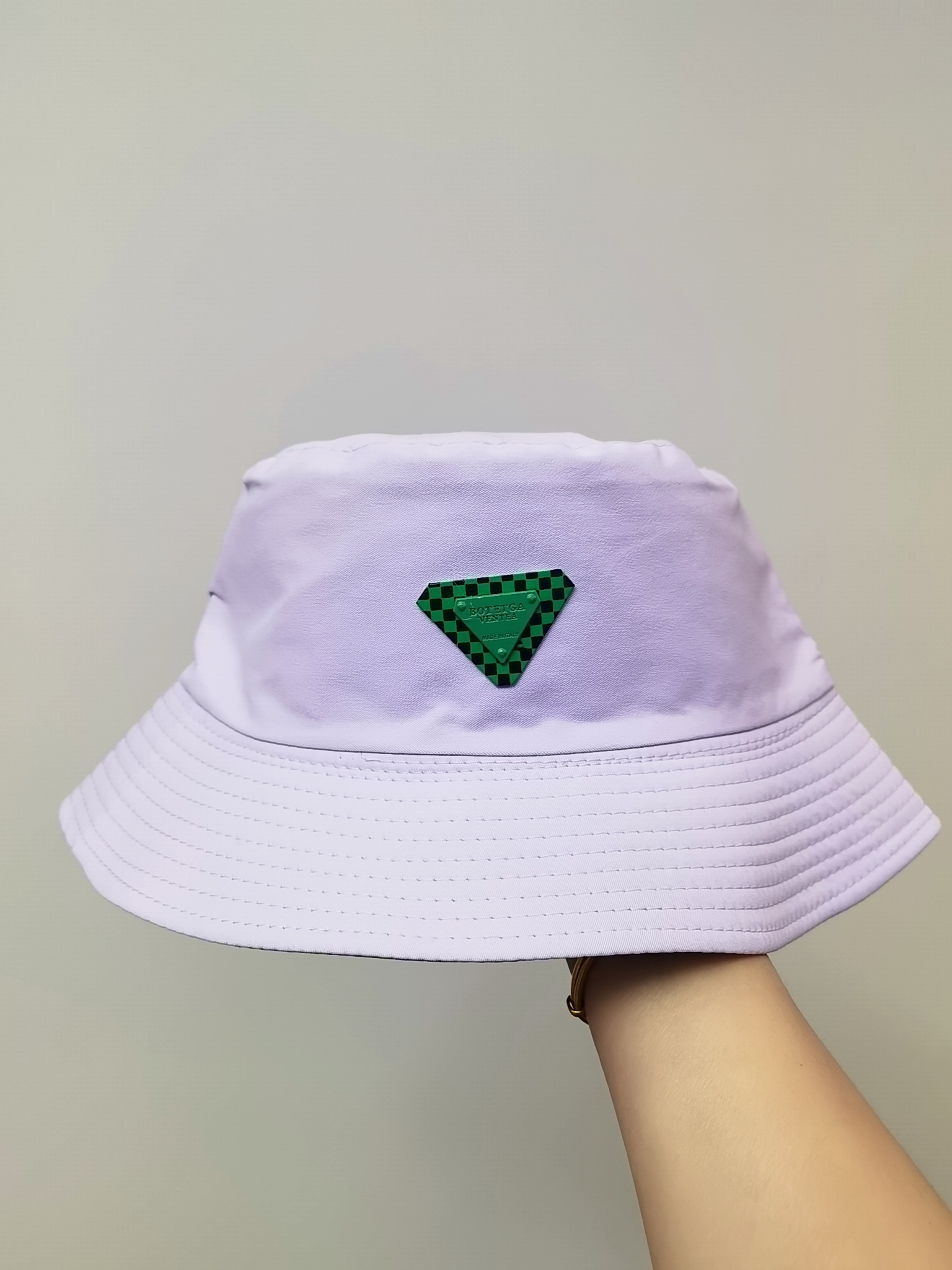This spring and summer Korean bestseller features a black and green checkered inverted triangle, double-sided fisherman's hat for sun protection and sun protection. It is simple, fashionable, versatile, foldable and easy to carry. It is suitable for both men and women, and is available in size 58 for adults. There are eight colors available details Picture