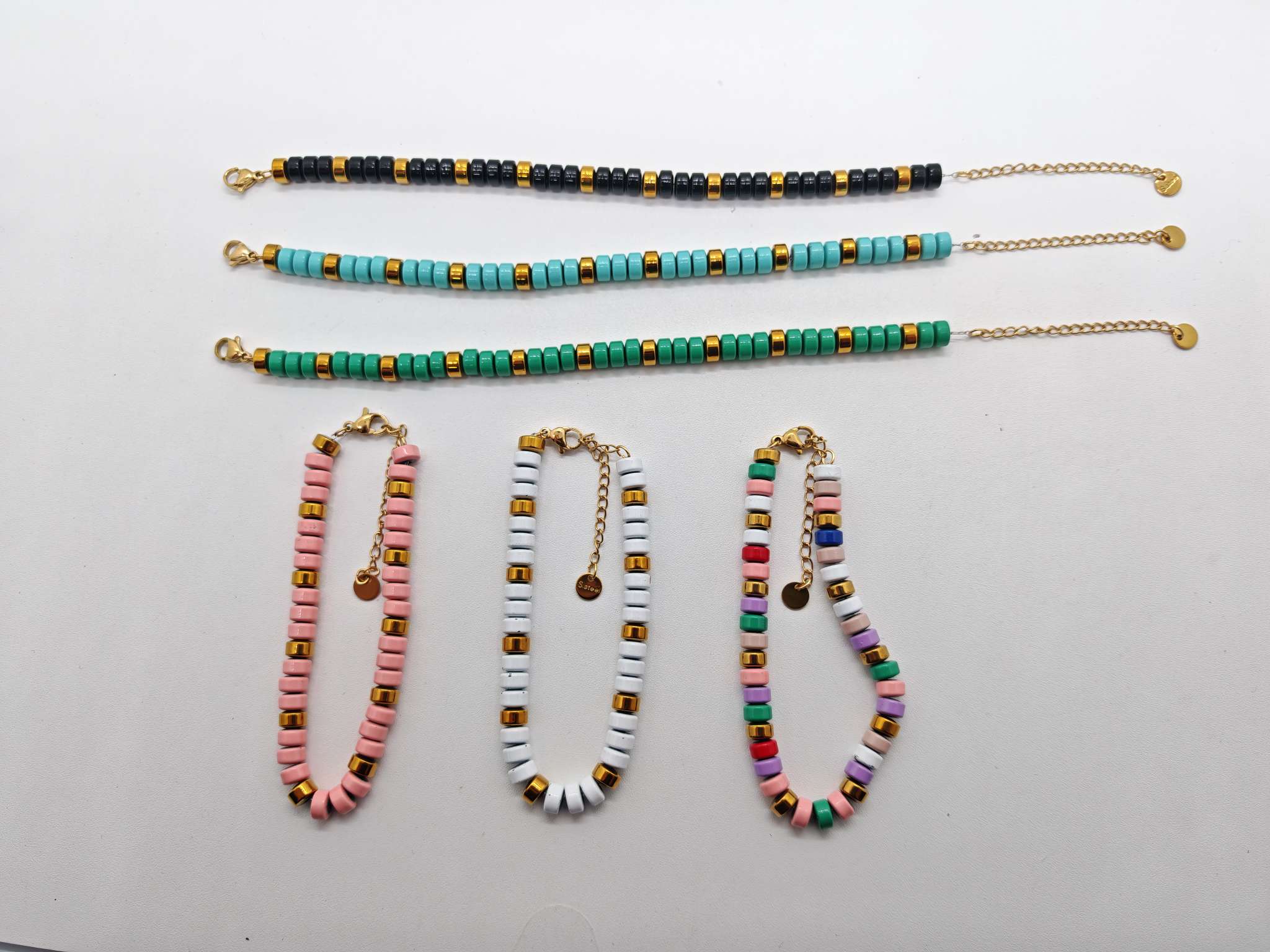 欧美最新流行黑胆石果冻色手链。