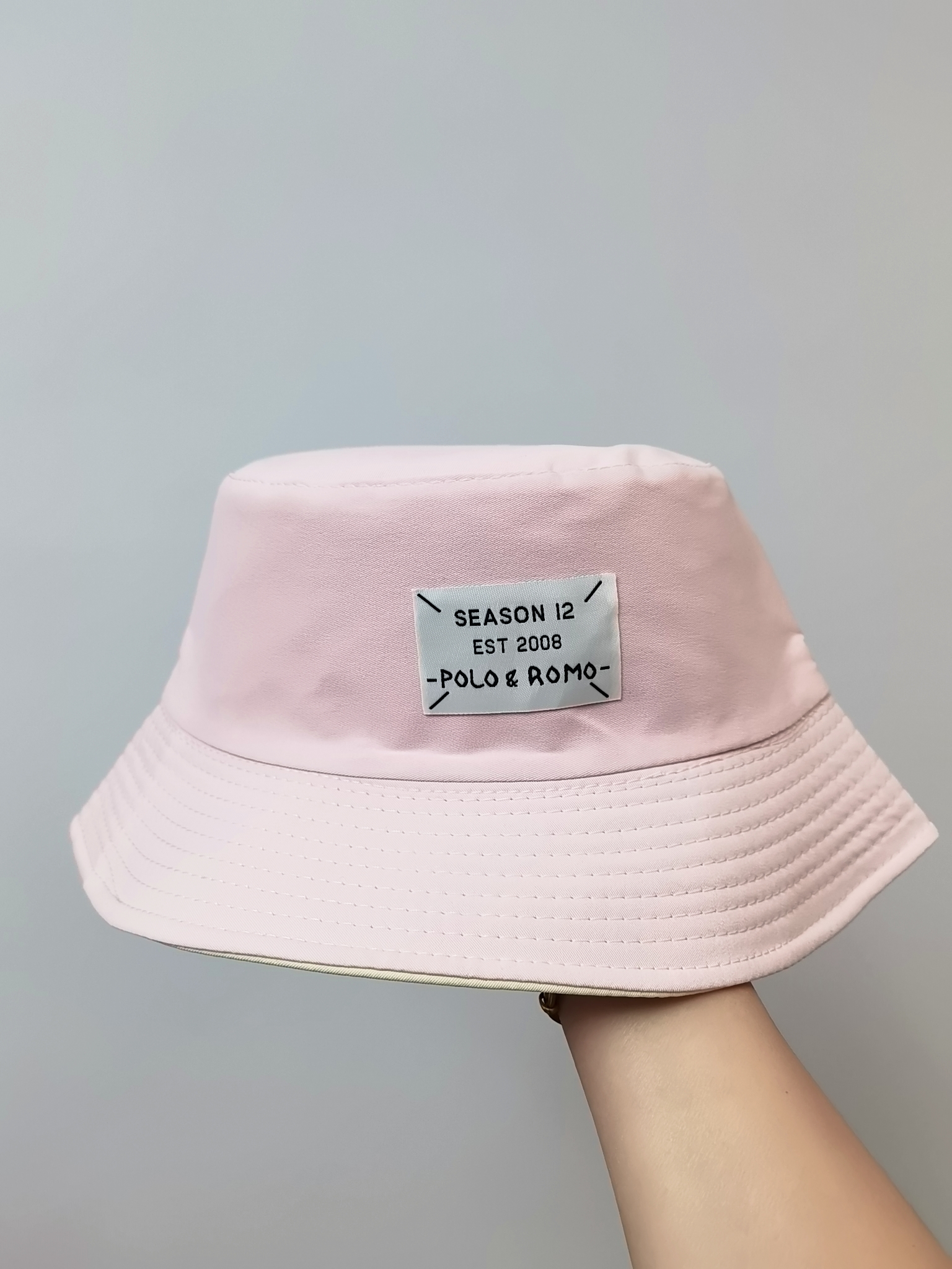 Spring and summer Korean bestsellers, alphanumeric logo, double-sided fisherman's hat for sun protection, simple, fashionable, versatile, foldable and easy to carry. Open to both men and women, adult cap size 58, head circumference, eight colors Item Picture