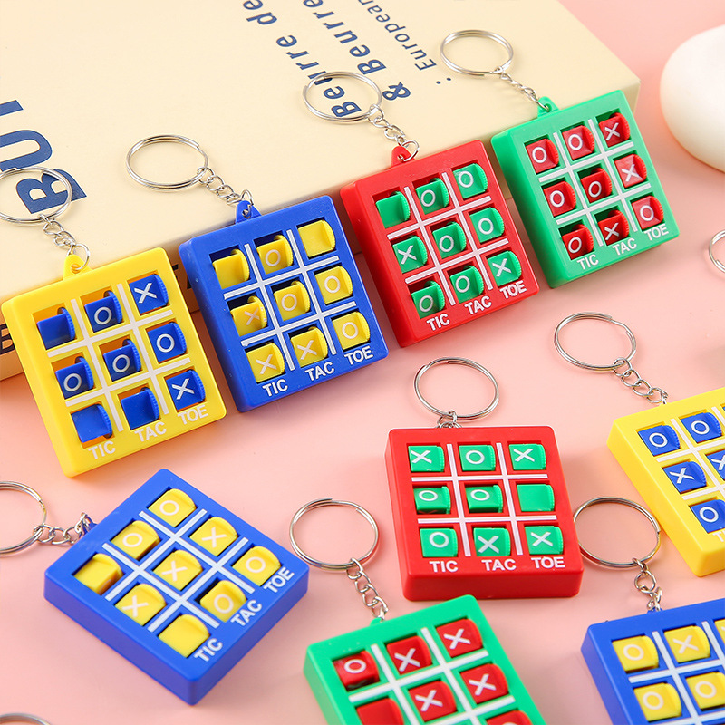 Mini Tic-Tac-head keychain, children's three-in-one XO Chess Puzzle training toy gift, rotating game chess pendant Specification drawing