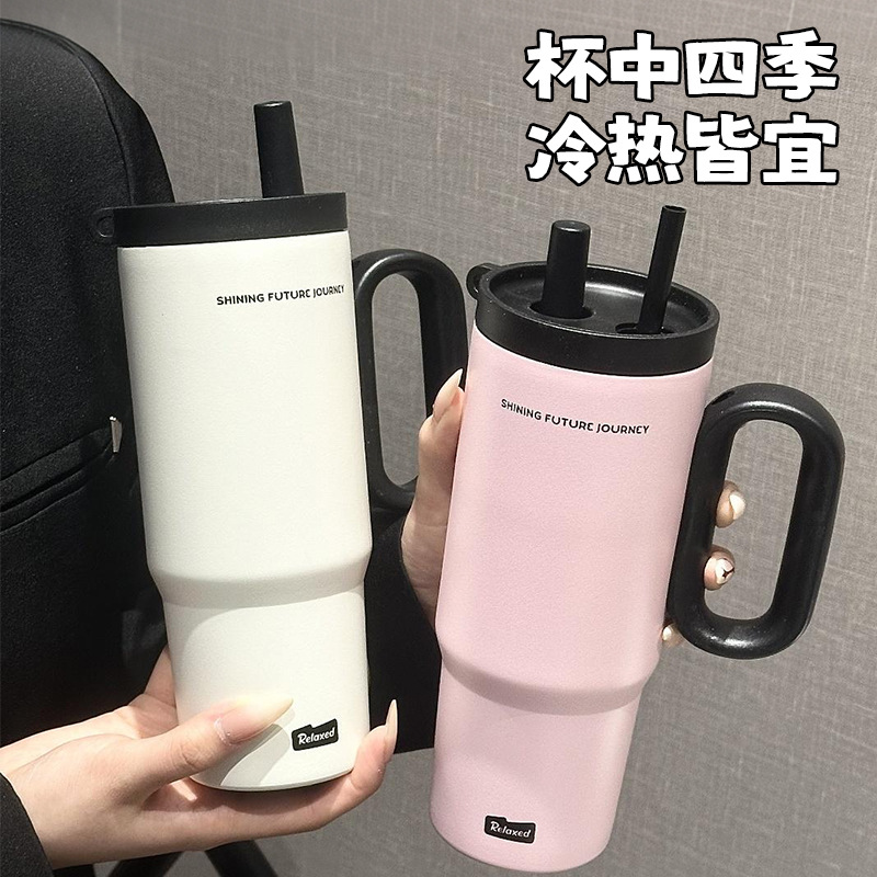 New giant ice cup, large-capacity insulated cup, portable straw cup with handle, office cold and hot water preservation cup Application Scenario