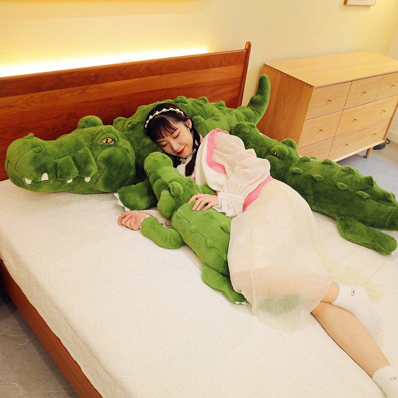 Simulated crocodile throw pillow, plush toy, girl bed sleeping companion doll, night market street stall doll, children's birthday gift Application Scenario