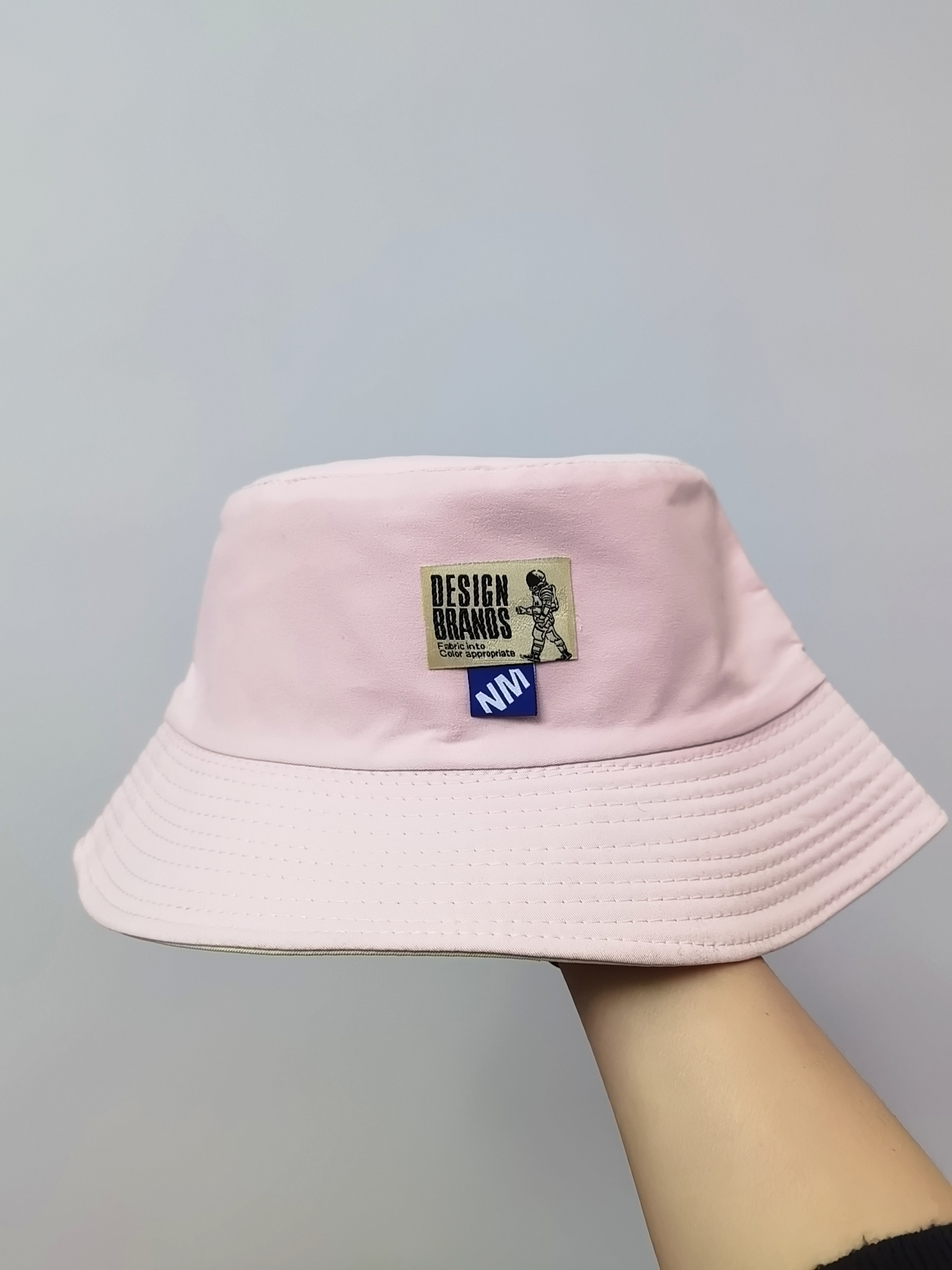 This spring and summer Korean version of the best-selling astronaut letter logo double-sided fisherman hat can provide sun protection and sun protection. It is simple, fashionable, versatile, foldable and easy to carry. It is suitable for both men and women, and is available in size 58 for adults. There are eight colors available Application Scenario