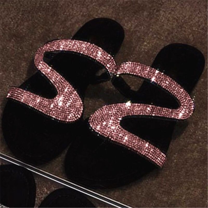 Amazon plus-size women's slippers, European and American fashion rhinestone sandals, comfortable toe-hugging plus-size flat sandals for outerwear Application Scenario