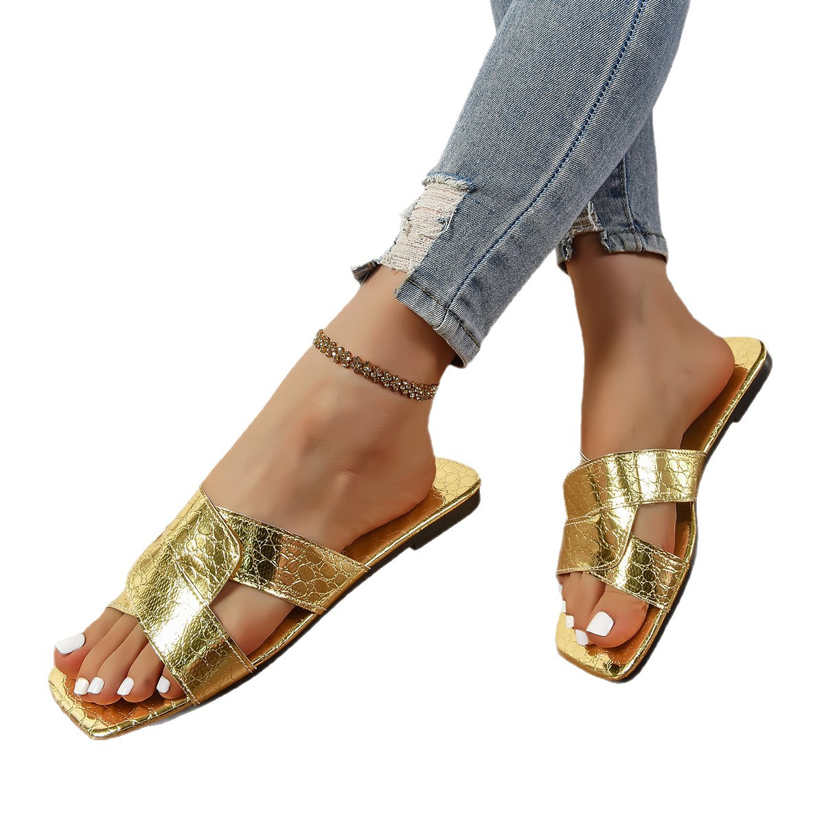 In the summer of 2025, the new European and American women's shoe line is light, simple and casual, with an outer wear slope and metal buckle, large-sized slippers for women Item Picture