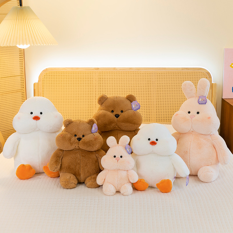 Cute little duck figurines, adorable bear soothing dolls, girls' bed sleeping cushions, and claw machine dolls Application Scenario