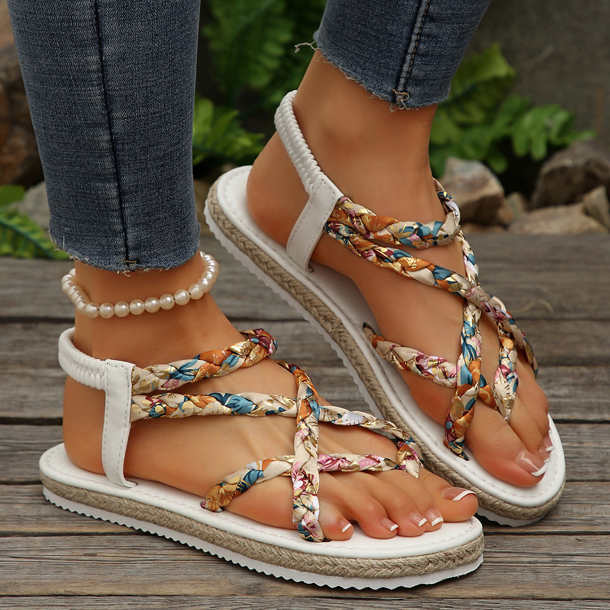 Amazon wish independent site women's sandals, flat cross-border women's shoes, large-sized patterned flip-top beach sandals for export full figure