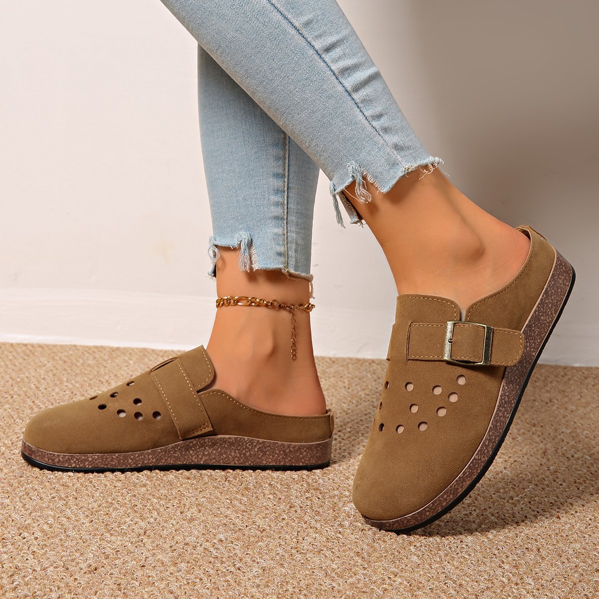 In 2025, the Korean version of the new style features two pairs of flat, soft-soled, hollowed-out hollowed-out shoes, half for lazy people and one for women Specification drawing