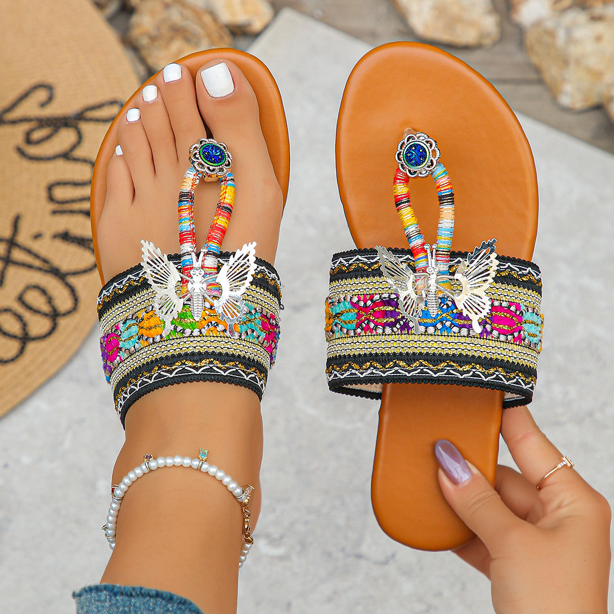 New Bohemian-style slippers for women in the summer of 2025 in cross-border foreign trade, with rhinestones, large size, toe clipping, flat bottom for women Application Scenario