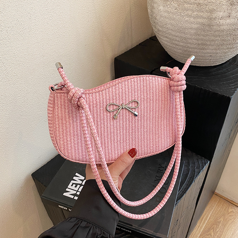 In 2025, a new cross-border French niche design single-shoulder underarm bag for women, a cute and trendy niche design crossbody bag for women details Picture