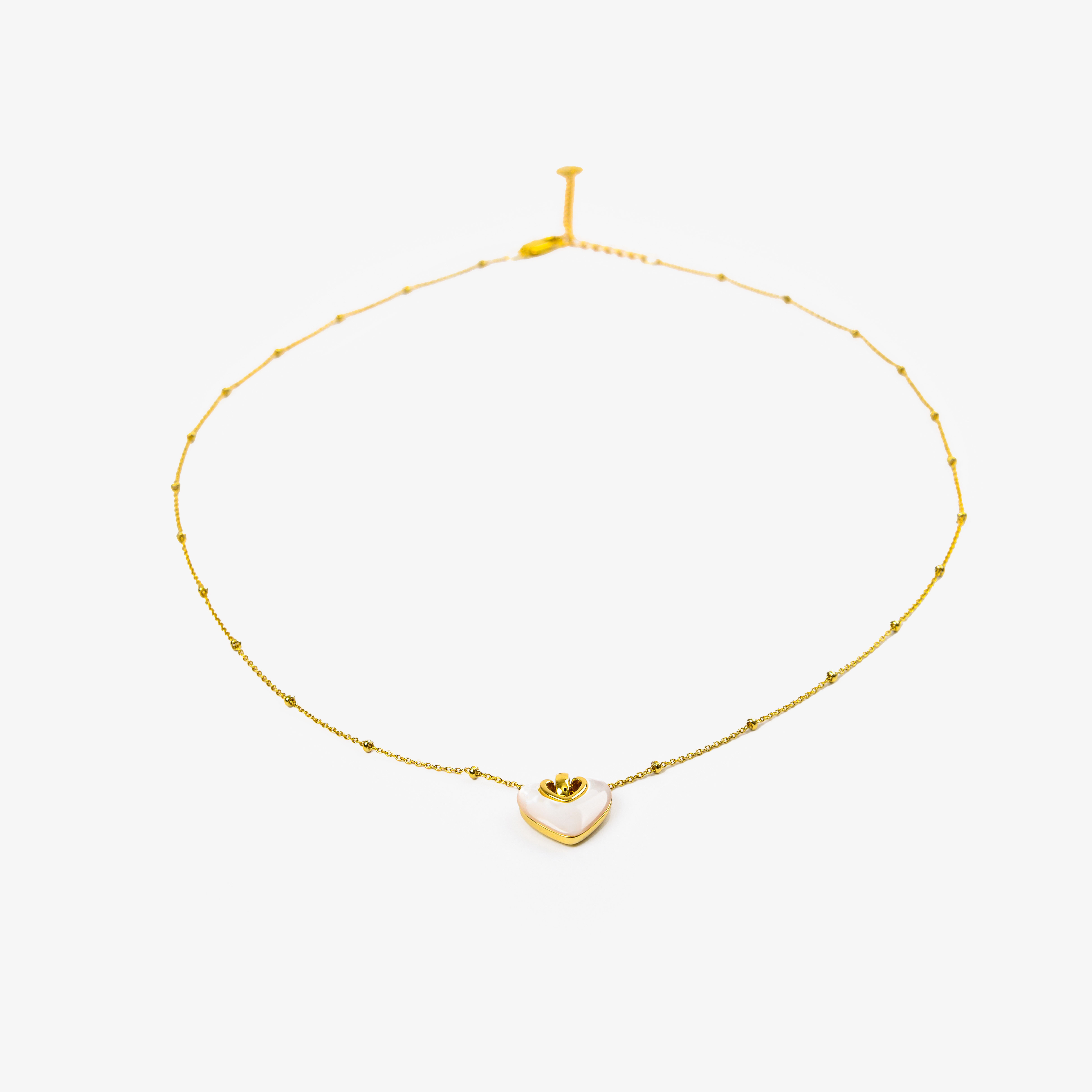 The 2021 new heart-shaped necklace, a light luxury and niche design for women, is a popular collarbone chain and necklace accessory details Picture