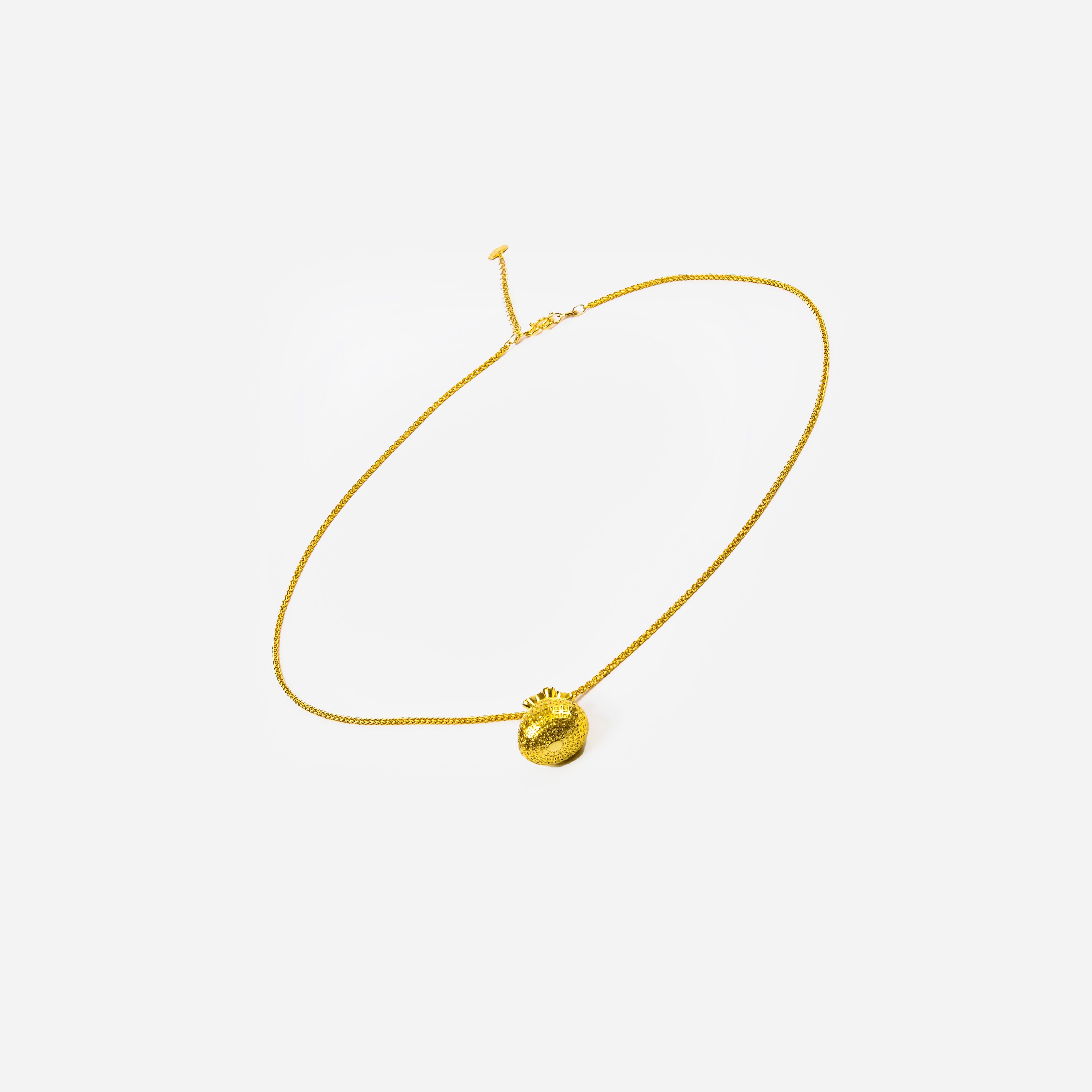 Ancient-style gold handcrafted light luxury retro design small gold gourd necklace, good fortune and wealth, collarbone chain accessory Application Scenario