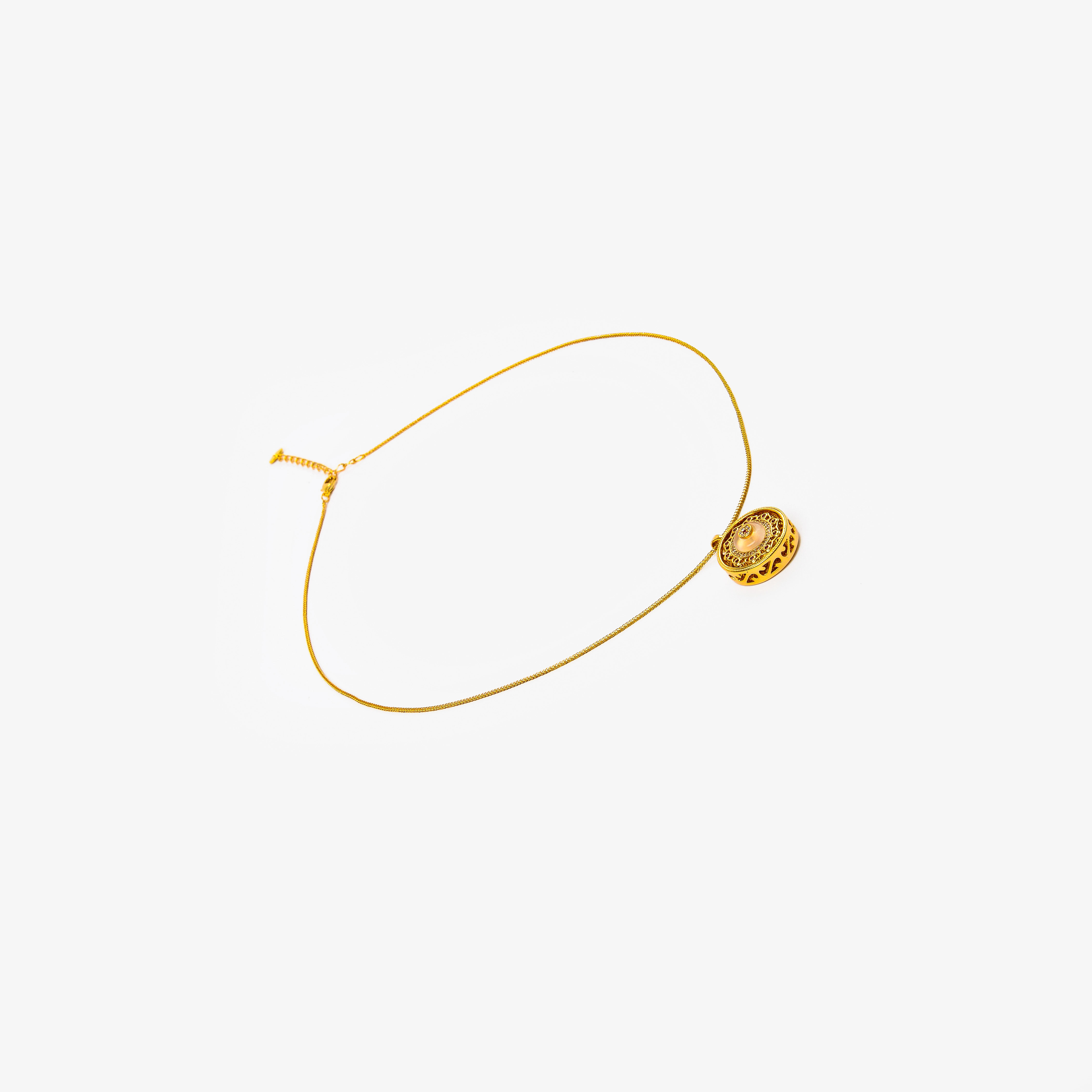 A new, fashionable, exquisite and compact lotus compass necklace made entirely of 925 silver, featuring a simple, high-end and retro collarbone chain for women Specification image