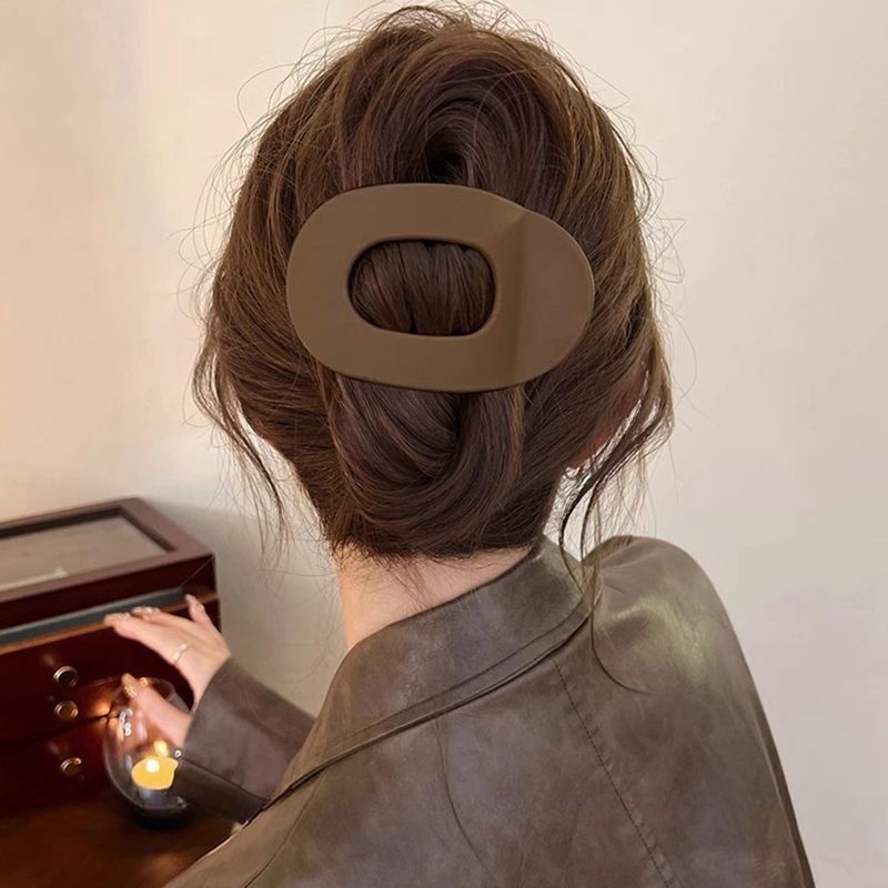 2025 New style of elegant duckbill hair clip, high-end style at the back of the female head, large shark clip, grab clip, sticky insect board detail image 6