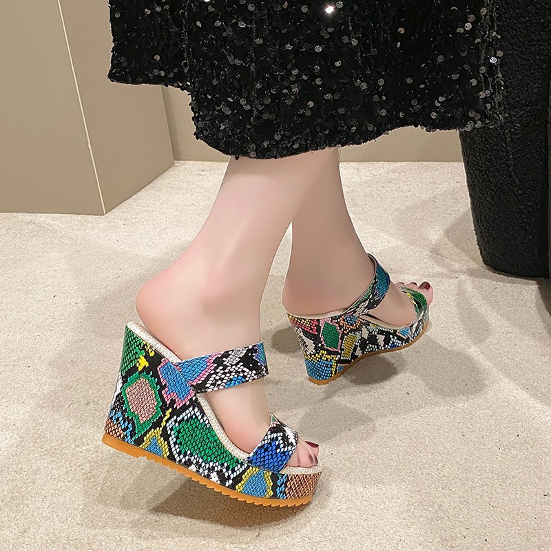 New wish summer thick-soled wedge heel slippers in Europe and America, snake pattern, large size, one-shoulder buckle, high-heeled cool slippers for women in various colors Specification drawing