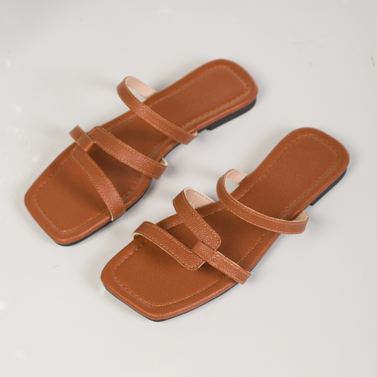 Flat sandals for women's outerwear 2025 new summer flat sandals, women's one-piece flip-flops, anti-slip and versatile women's shoes Application Scenario