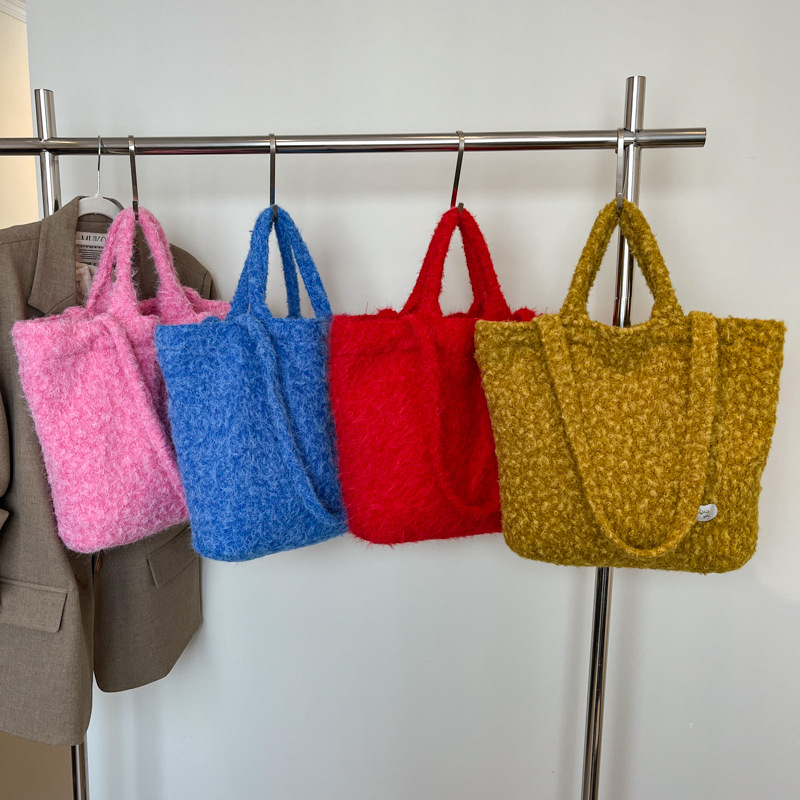 Fashionable spring woolen large-capacity bag for women, 2025 new Korean style fashionable single-shoulder tote bag, hand-held plush bag full figure
