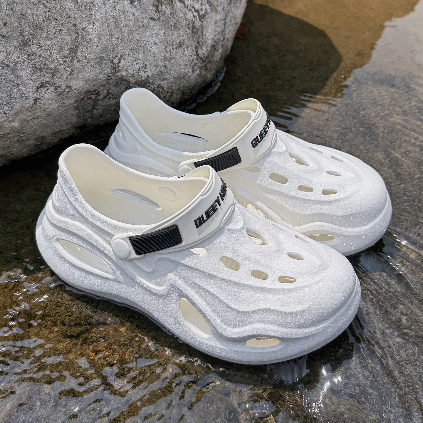 2025 New outdoor stream shoes for men, summer sports beach anti-slip thick-soled eva cushion-feeling clog shoes, worn outside 54 full figure
