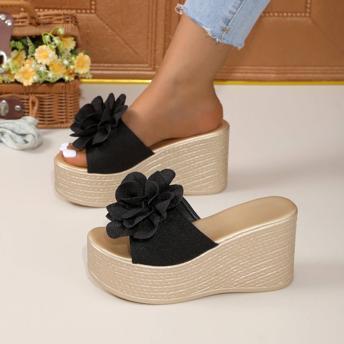 Women's summer fashion 2024 new flower-shaped outerwear Korean-style one-heel flip-flops for export Specification drawing