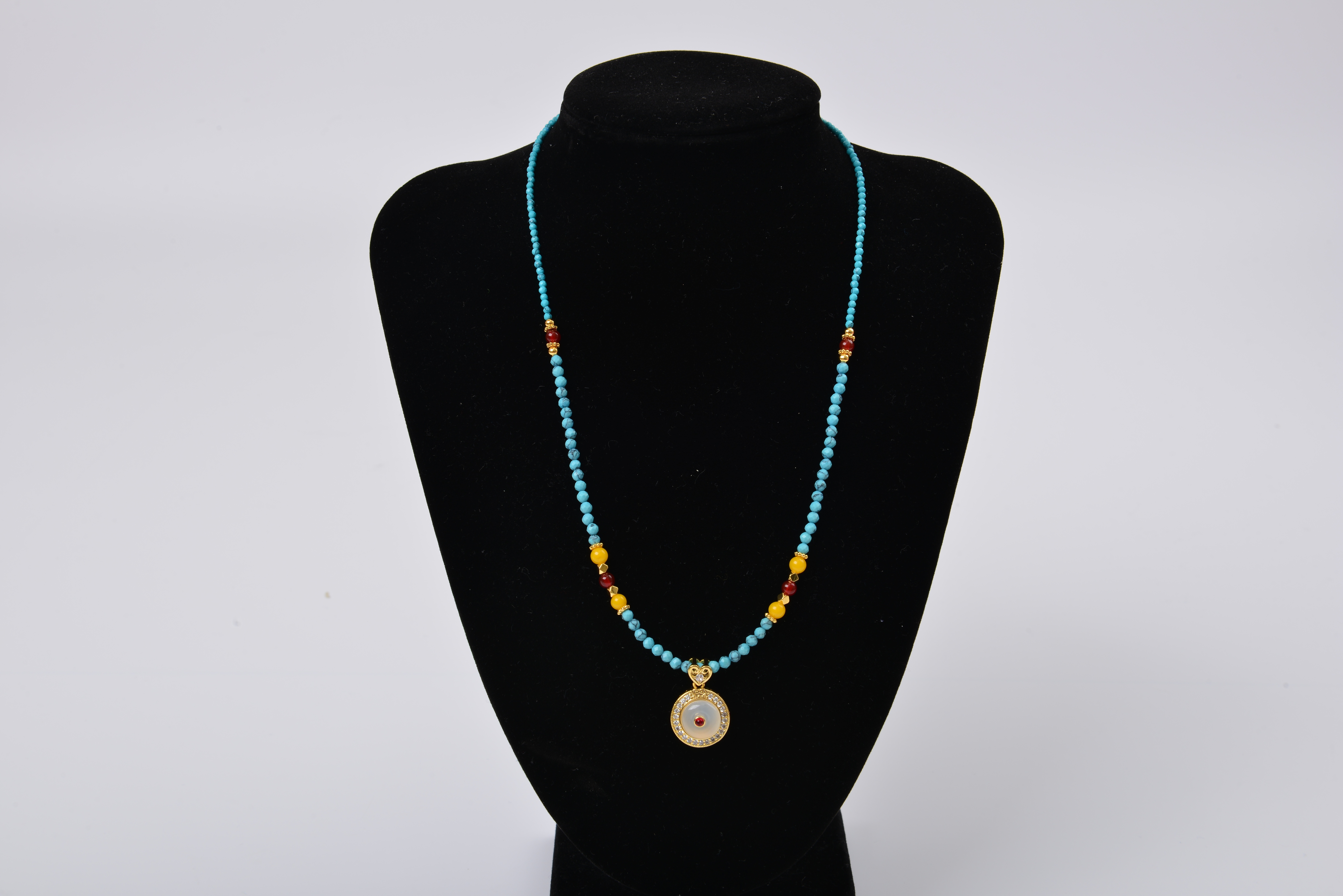 The turquoise beaded necklace for women in 2025, the same style as Zhou Yuting, is a stylish and elegant layering collarbone chain necklace accessory Application Scenario