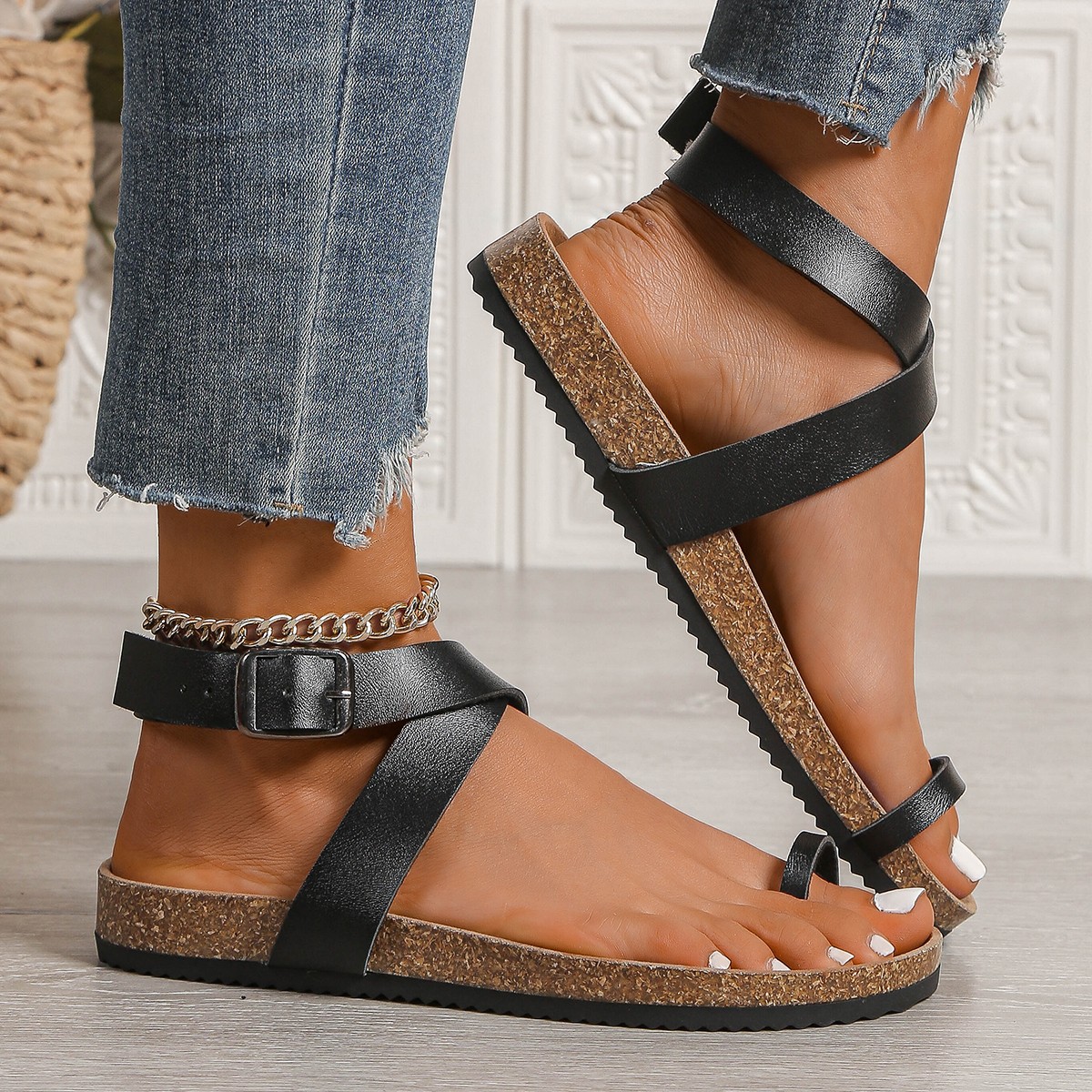 wish Amazon hot-selling summer flat cork Roman sandals for women with belt buckles, comfortable large-sized European and American flip-toe sandals Application Scenario