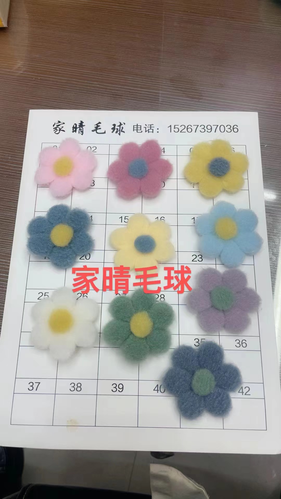 Jiaqing Hairball Clothing Accessories Factory offers a wide range of hairball accessories. Customized hairballs are available. 1