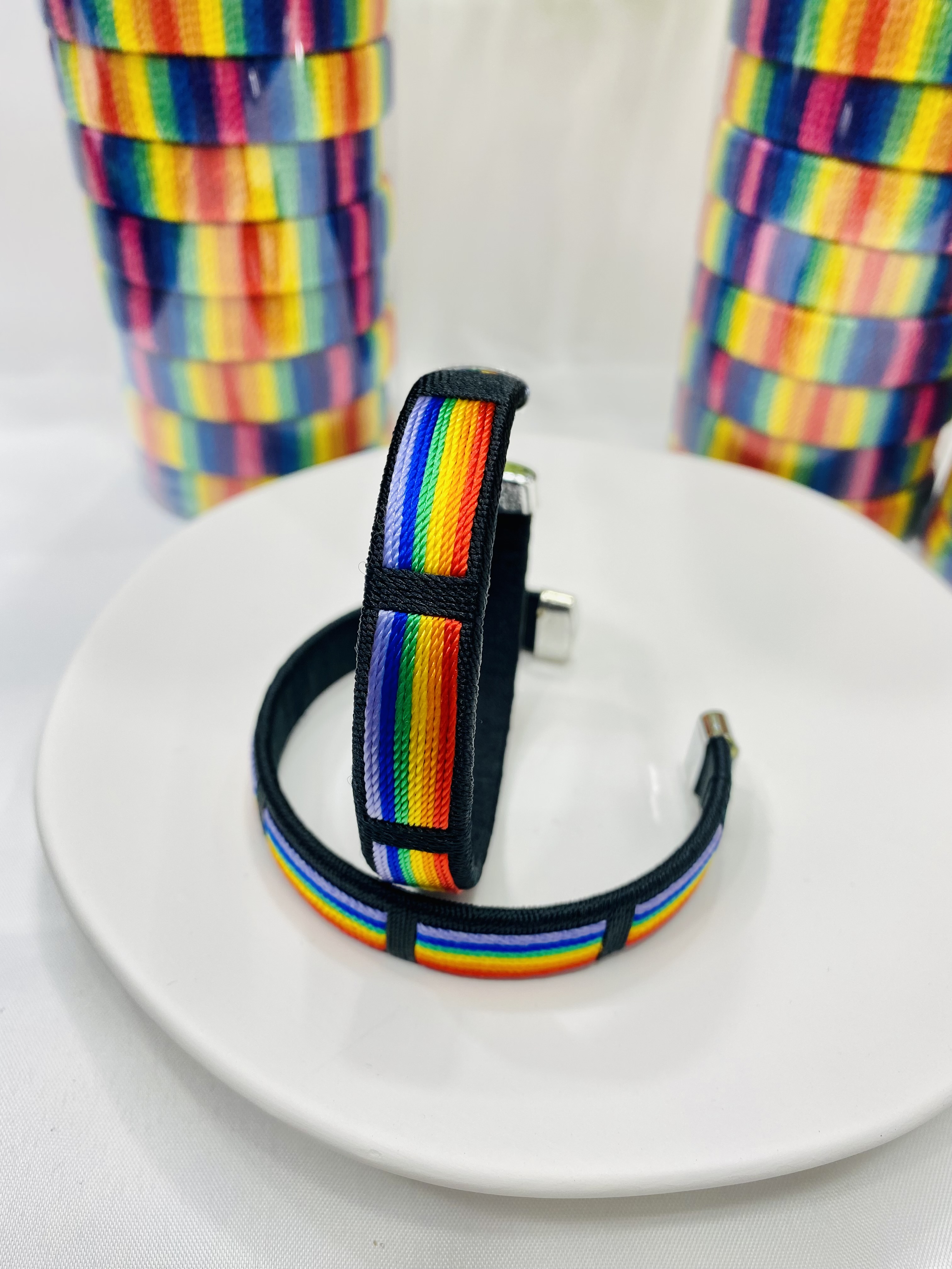 外贸现货彩虹PRIDE DAY 节日用品编织手环C型手镯LOVE IS LOVE详情5