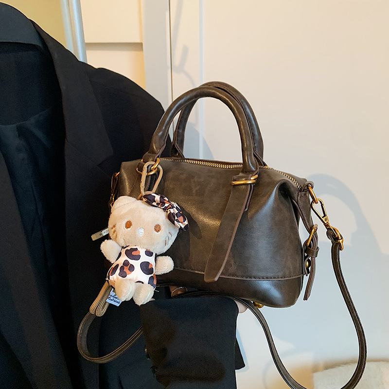 A cross-border niche design, simple and retro single-shoulder hand-carry commuter bag for women, a new Spring 2025 high-end pillow bag Specification drawing