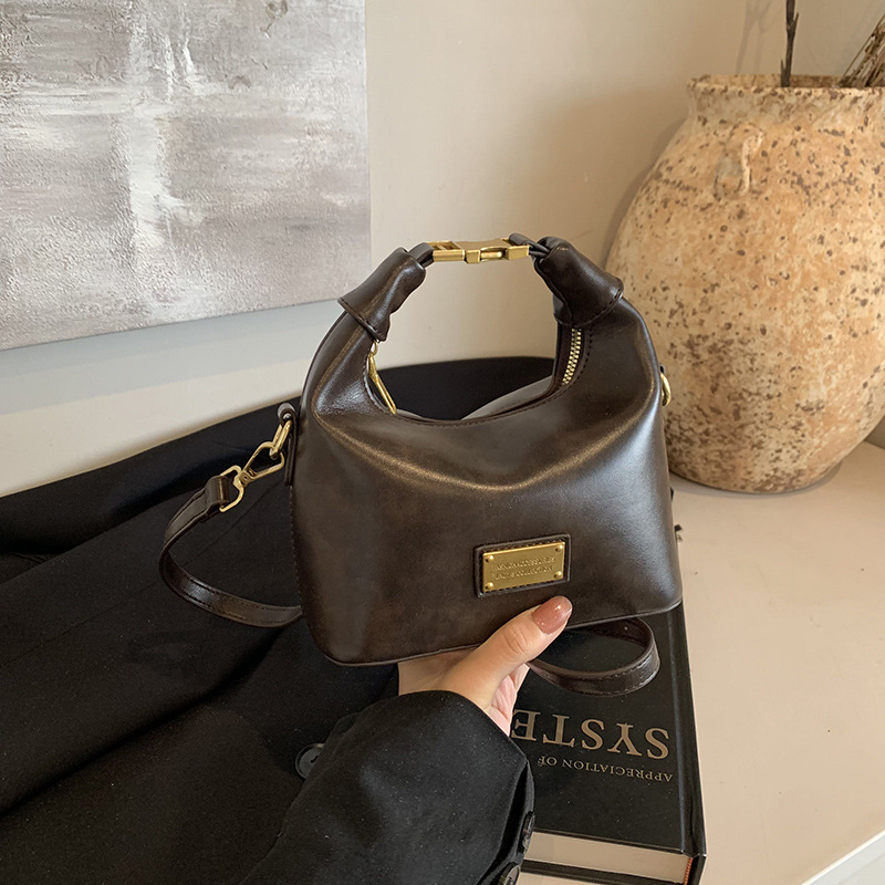 The new vintage handbag for women in the Spring/Summer 2025 trend of foreign trade, with a high-end texture and versatile style, is a stylish crossbody bag details Picture