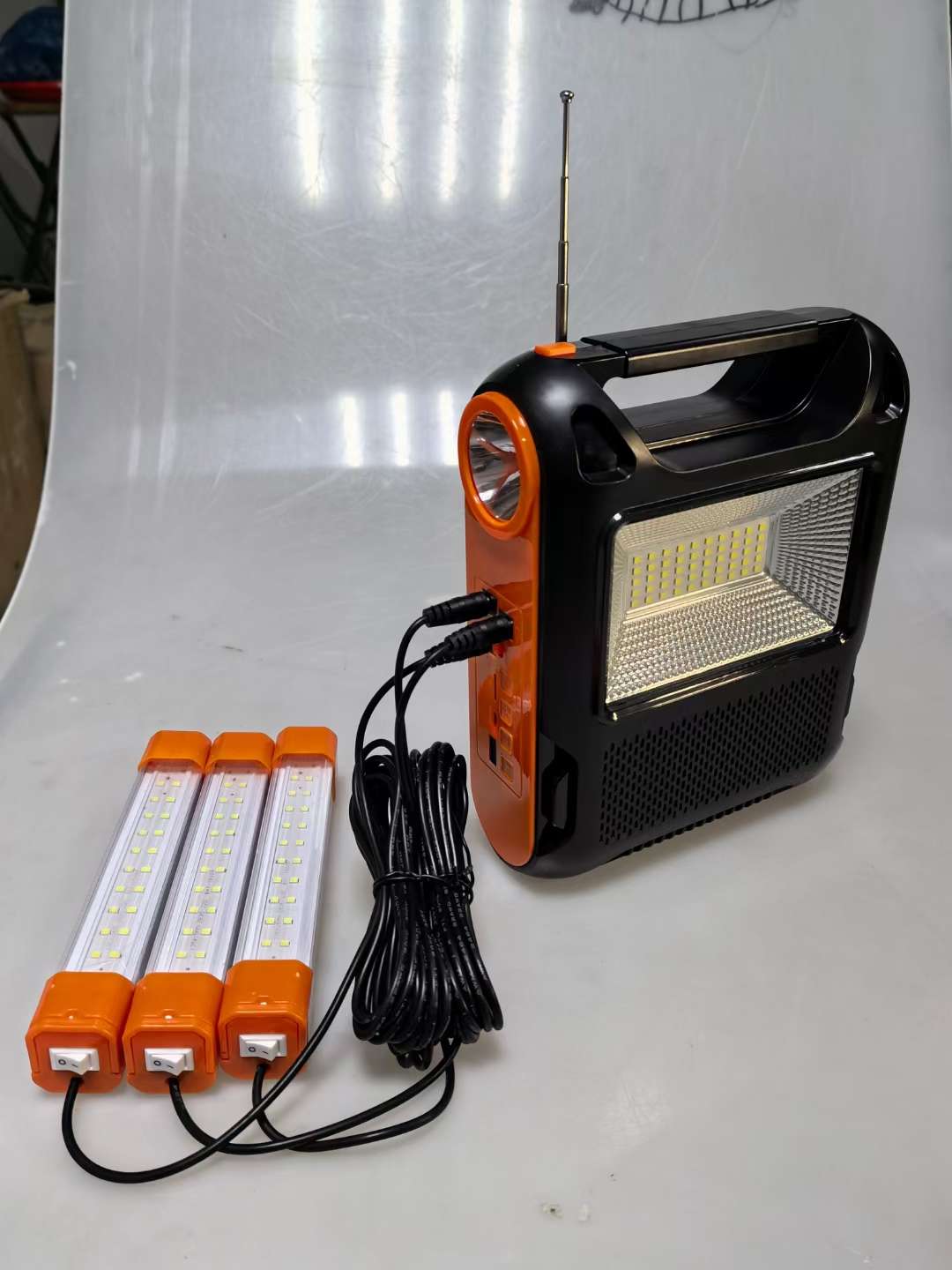 LED储能电源配蓝牙收音机太阳能手电筒LED投光灯USB充电配一只灯管和三只DC12VLED灯管21