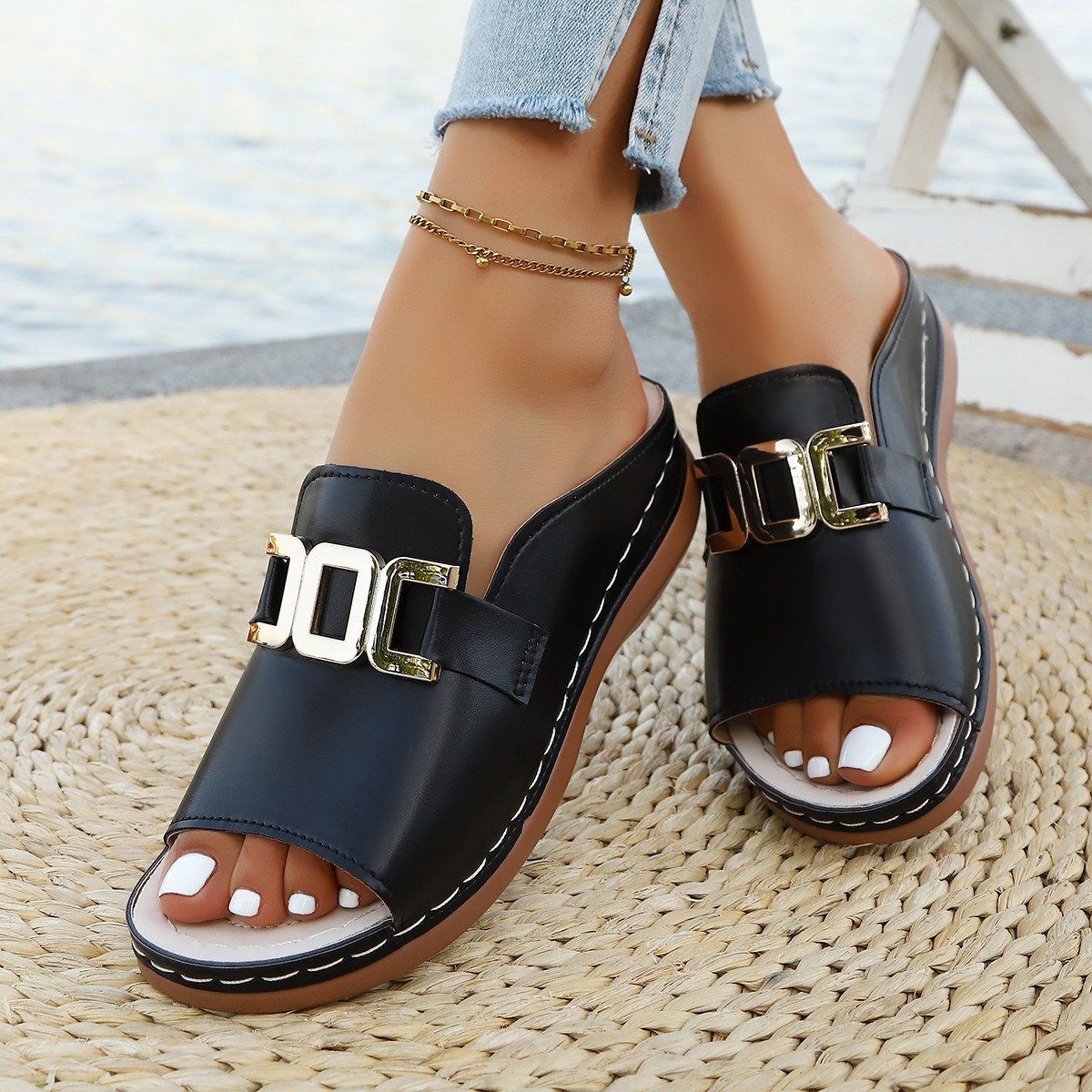 Women's 2025 new cross-border large-sized casual, fashionable and simple metal buckle fish-mouth sandals with wedge heels for foreign trade Specification drawing