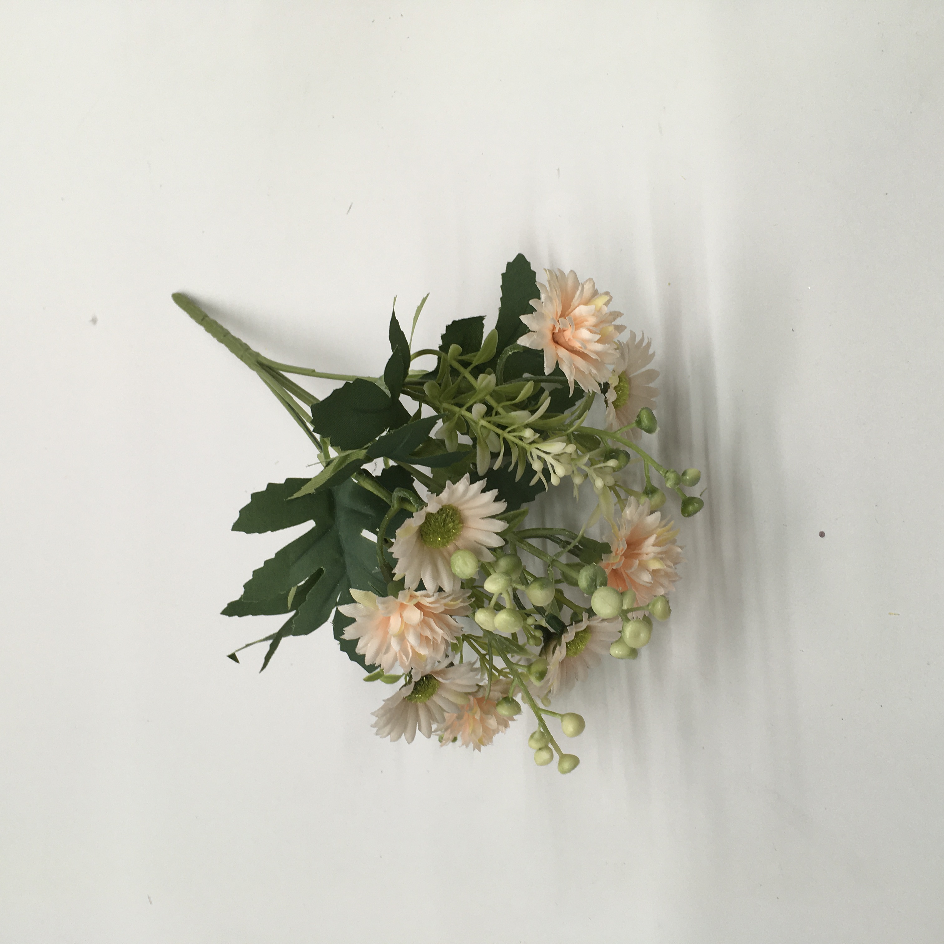 Living room decoration, artificial flowers, venue arrangement, small bunch of 5-fork 10-head small daisies, wedding artificial flowers, artificial flowers for women 2025, forest-themed purple flower artificial flower strips Item Picture
