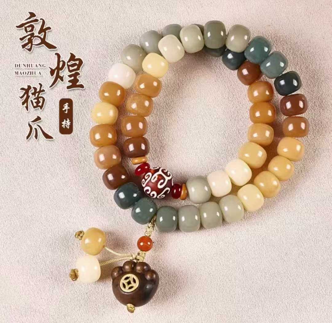 Religious items: beaded Bodhi root bracelet, barrel-shaped round beads, two circles of Bodhi root, holding Bodhi lotus, money flower, grasping wealth, white jade Bodhi Application Scenario