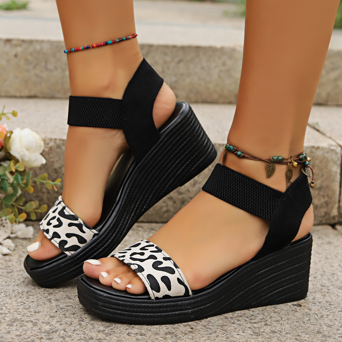 Wholesale of large-sized wedge heel sandals for summer 2024, thick-soled wedge heel elastic one-foot women's sandals full figure