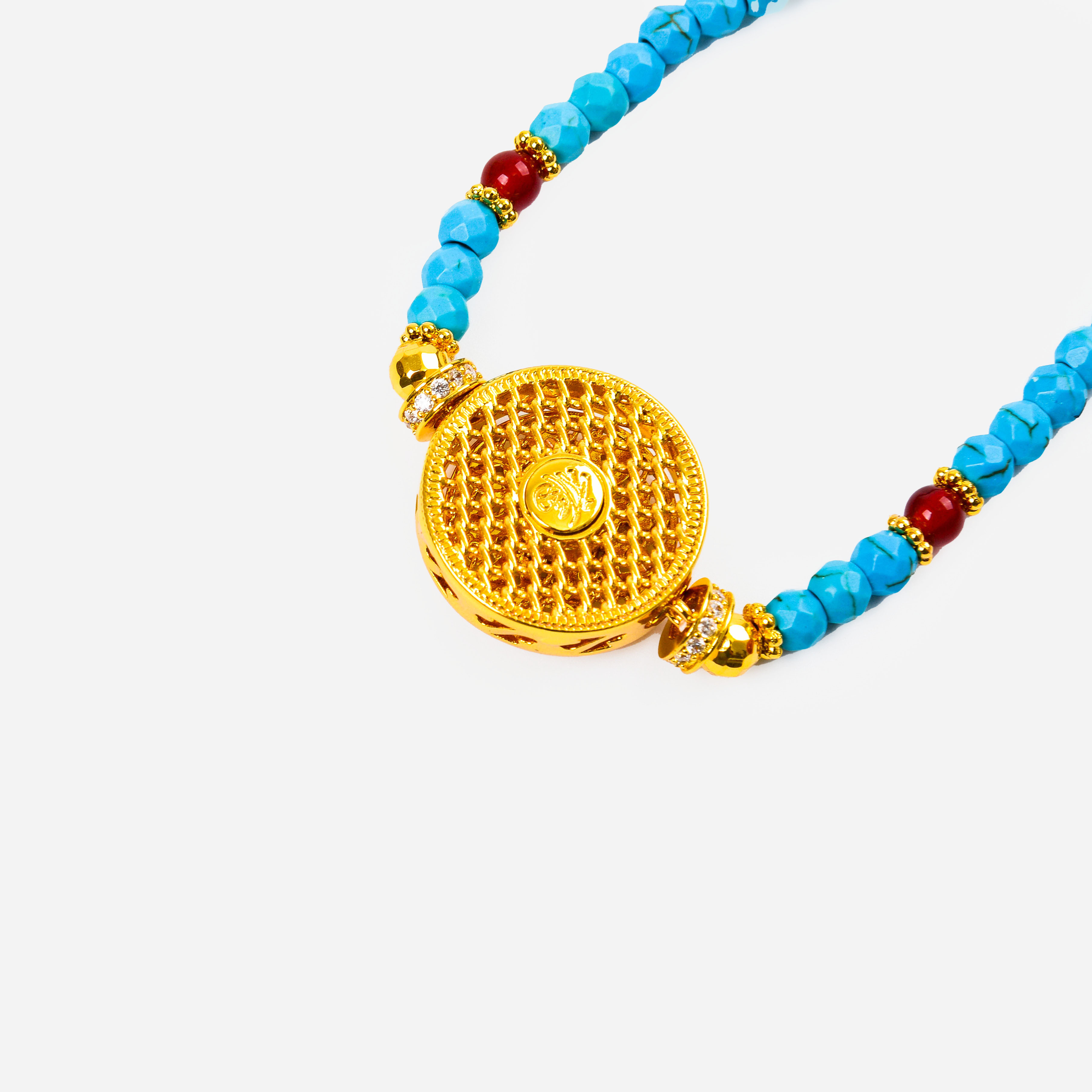 This traditional gold-plated bracelet does not fade for a long time. It features an innovative Chinese style with a profusion of flowers, making it simple and elegant for women Item Picture