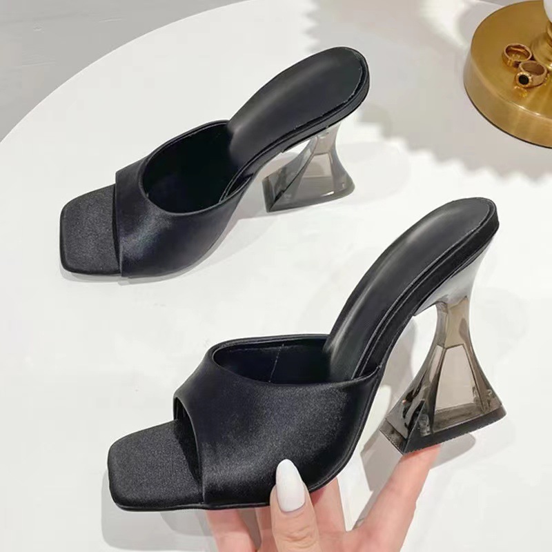 Summer 2024 new large-sized one-line crystal heel slippers for women, European and American fashion mid-heel thick-heel women's heel shoes Application Scenario