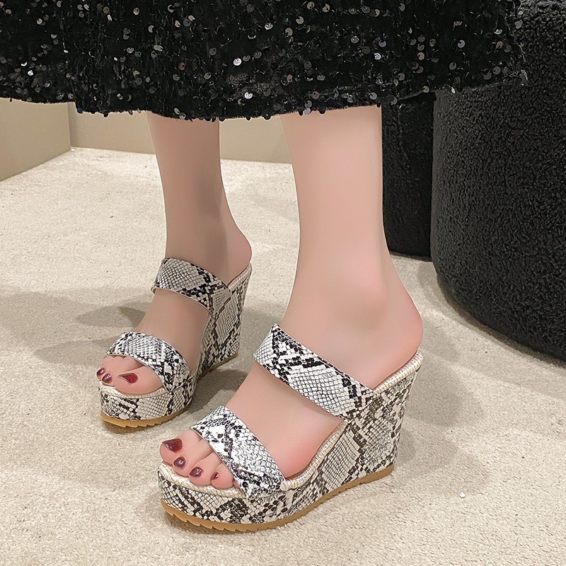 New wish summer thick-soled wedge heel slippers in Europe and America, snake pattern, large size, one-shoulder buckle, high-heeled cool slippers for women in various colors details Picture