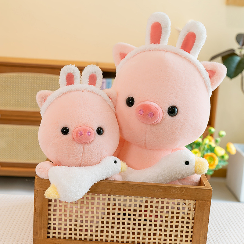 Cartoon goose hugging pig doll plush toy, creative piggy doll, children's sleeping pillow, birthday gift Application Scenario