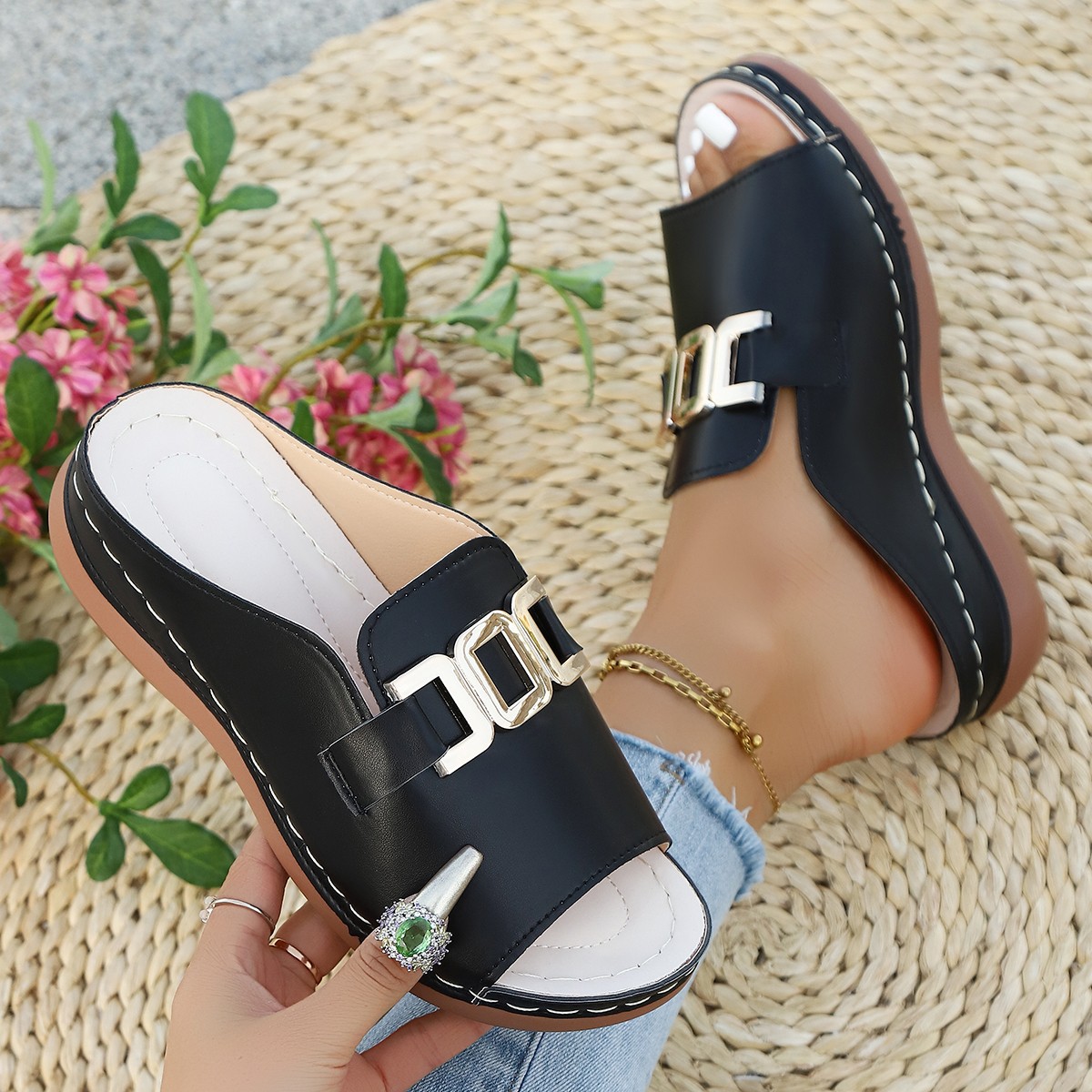 Women's 2025 new cross-border large-sized casual, fashionable and simple metal buckle fish-mouth sandals with wedge heels for foreign trade Application Scenario