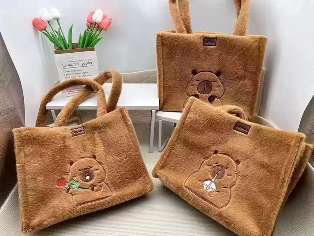 Japanese-style Instagram cross-border cute Capybara capybara plush single-shoulder bag, large-capacity girl student backpack, plush schoolbag, handbag, plush backpack full figure