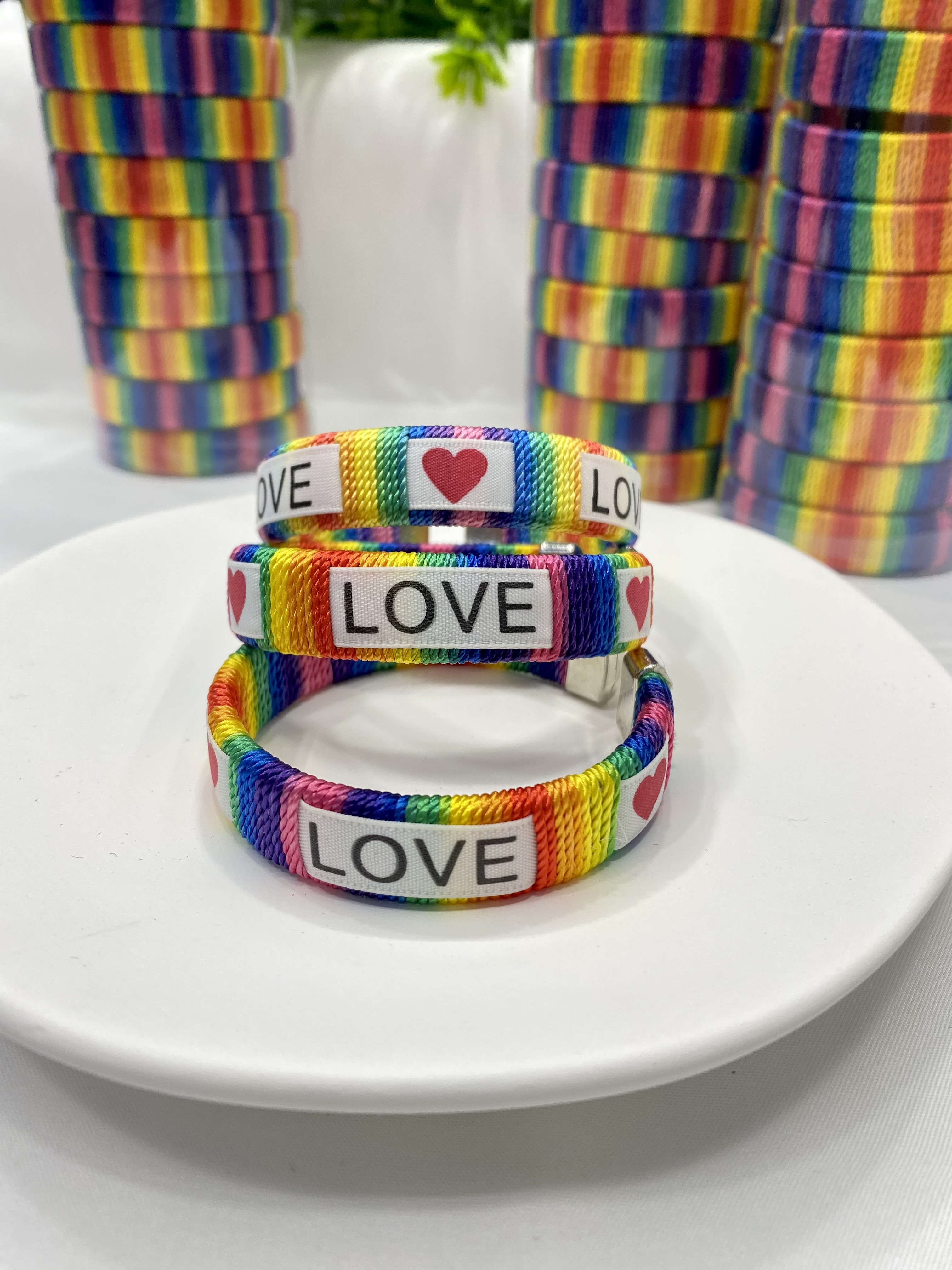 外贸现货彩虹PRIDE DAY 节日用品编织手环C型手镯LOVE IS LOVE详情3