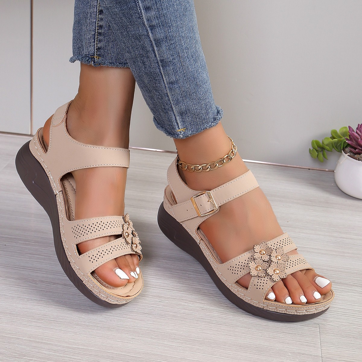Women's large-sized anti-slip, light, round-toed Roman Velcro flower wedge sandals in stock for export Specification drawing