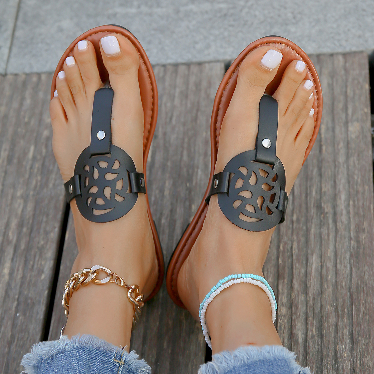 Wholesale of large-sized outdoor slippers and sandals for women in summer fashion, 2022 new styles of fashionable beach shoes Specification drawing