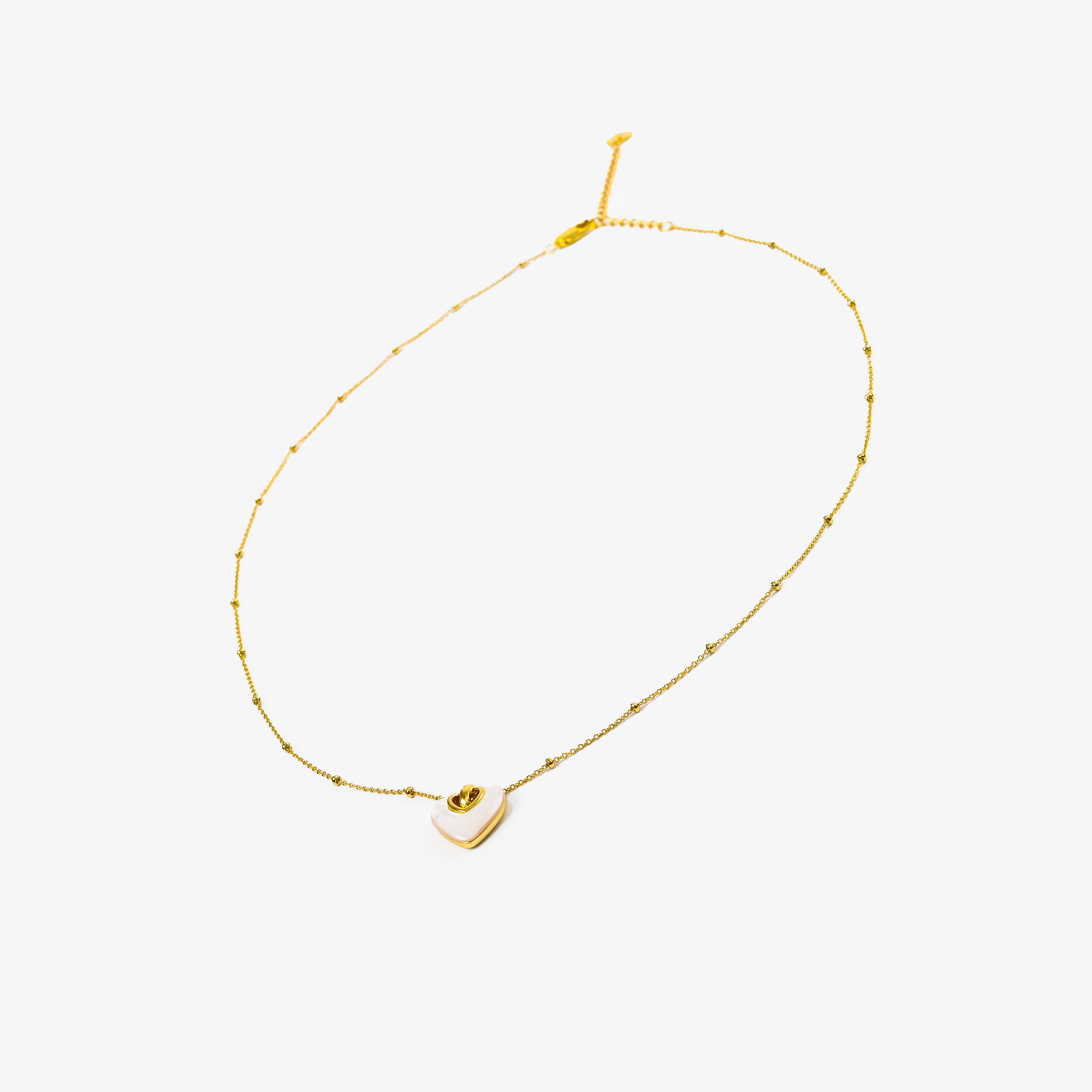 The 2021 new heart-shaped necklace, a light luxury and niche design for women, is a popular collarbone chain and necklace accessory Application Scenario